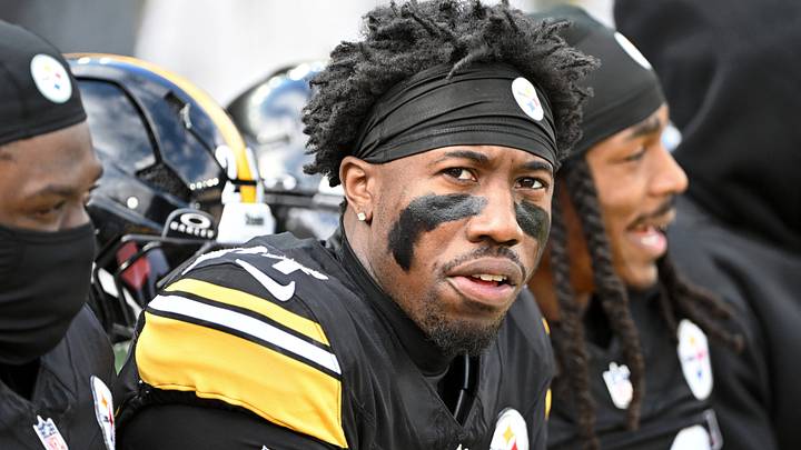 Pittsburgh Steelers cornerback Joey Porter Jr. looks on before a game against the Cincinnati Bengals at Acrisure Stadium. Pittsburgh Steelers cornerback Joey Porter Jr. looks on before a game against the Cincinnati Bengals at Acrisure Stadium.