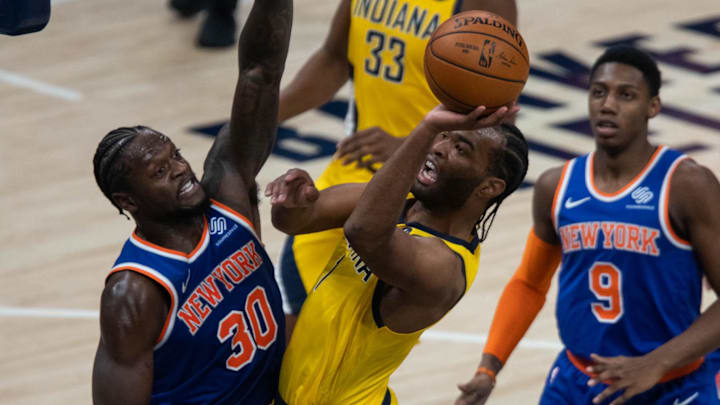 Dec 23, 2020; Indianapolis, Indiana, USA; Indiana Pacers forward T.J. Warren (1) shoots the ball while New York Knicks forward Julius Randle (30) defends in the second quarter at Bankers Life Fieldhouse. Mandatory Credit: Trevor Ruszkowski-Imagn Images Dec 23, 2020; Indianapolis, Indiana, USA; Indiana Pacers forward T.J. Warren (1) shoots the ball while New York Knicks forward Julius Randle (30) defends in the second quarter at Bankers Life Fieldhouse. Mandatory Credit: Trevor Ruszkowski-Imagn Images