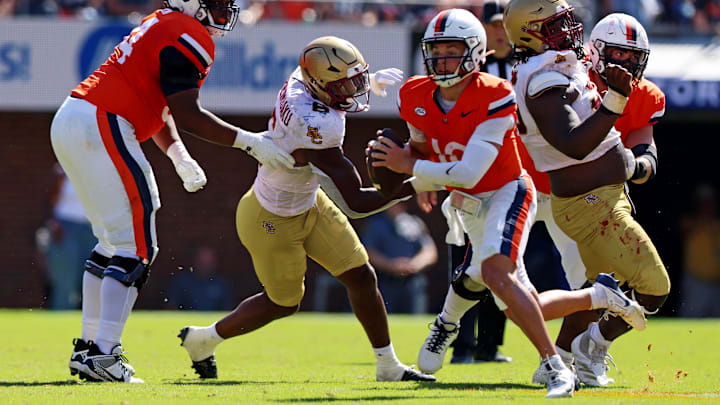 Oct 5, 2024; Charlottesville, Virginia, USA; Virginia Cavaliers quarterback Anthony Colandrea (10) runs the ball against Boston College Eagles defensive end Donovan Ezeiruaku (6) during the second quarter at Scott Stadium. Mandatory Credit: Peter Casey-Imagn Images