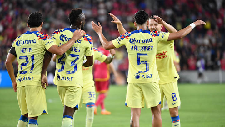 Jugadores del América celebran un gol. Jugadores del América celebran un gol.