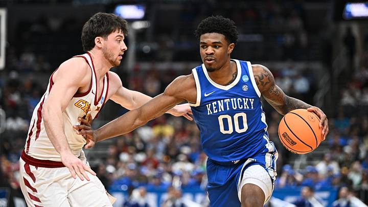 Mar 22, 2026; St. Louis, MO, USA; Kentucky Wildcats guard Otega Oweh (00) drives against Iowa State Cyclones guard Nate Heise (0) during the first half during a second round game of the men's 2026 NCAA Tournament at Enterprise Center. Mandatory Credit: Jeff Le-Imagn Images