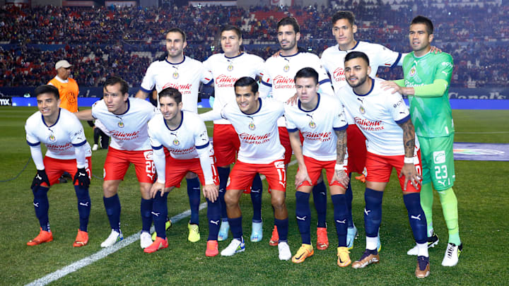 El once titular que presentó Chivas para enfrentar al San Luis en la Fecha 2 de la Liga MX.