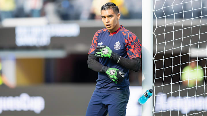 Raúl Rangel arrancó como titular con Chivas