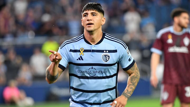 Chivas hizo oficial el regreso del delantero Alan Pulido, quien vuelve a Verde Valle después de cinco años, procedente del Sporting Kansas City de la MLS.