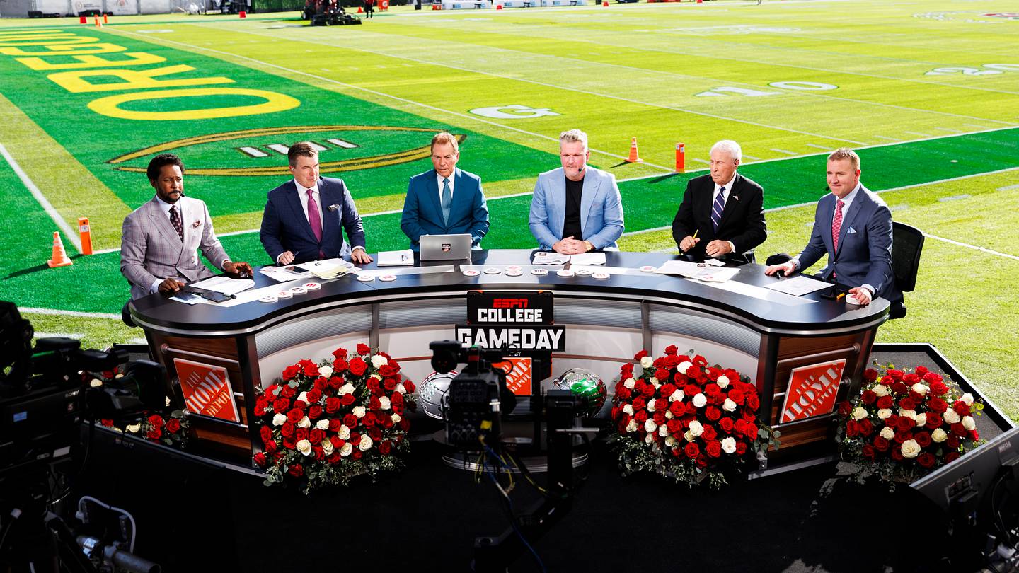 Rece Davis Commits to ESPN for Seven More Years