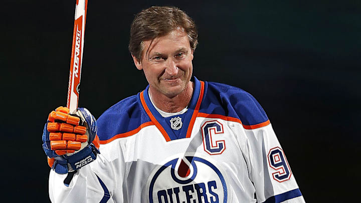 Oct 12, 2016; Edmonton, Alberta, CAN; Wayne Gretzky waves to the fans during the opening ceremonies at Rogers Place. Mandatory Credit: Perry Nelson-Imagn Images Oct 12, 2016; Edmonton, Alberta, CAN; Wayne Gretzky waves to the fans during the opening ceremonies at Rogers Place. Mandatory Credit: Perry Nelson-Imagn Images