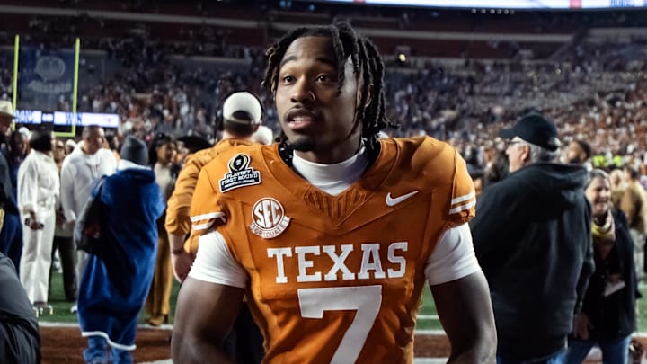 Texas Longhorns defensive back Jahdae Barron 