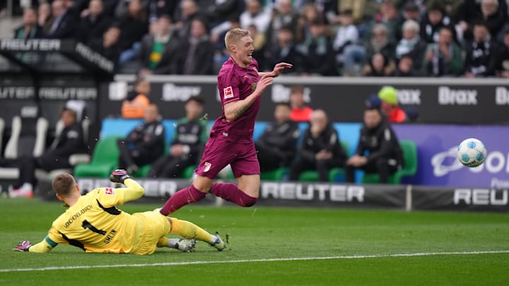 Jonas Omlin sah gegen Augsburg Rot