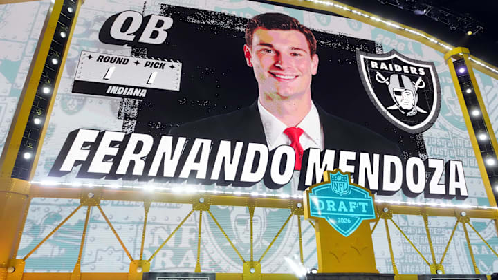 Las Vegas Raiders seleccionaron al ahora ex mariscal de campo de la Universidad de Indiana