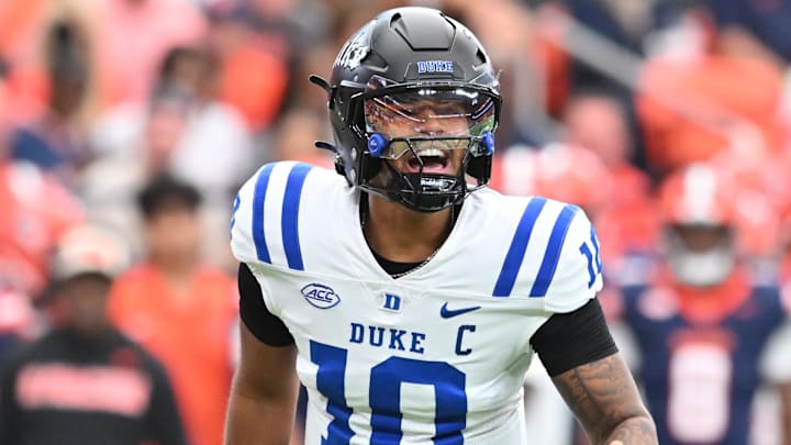 Sep 27, 2025; Syracuse, New York, USA; Duke Blue Devils quarterback Darian Mensah (10) calls a play in the first quarter against the Syracuse Orange at the JMA Wireless Dome. Mandatory Credit: Mark Konezny-Imagn Images Sep 27, 2025; Syracuse, New York, USA; Duke Blue Devils quarterback Darian Mensah (10) calls a play in the first quarter against the Syracuse Orange at the JMA Wireless Dome. Mandatory Credit: Mark Konezny-Imagn Images