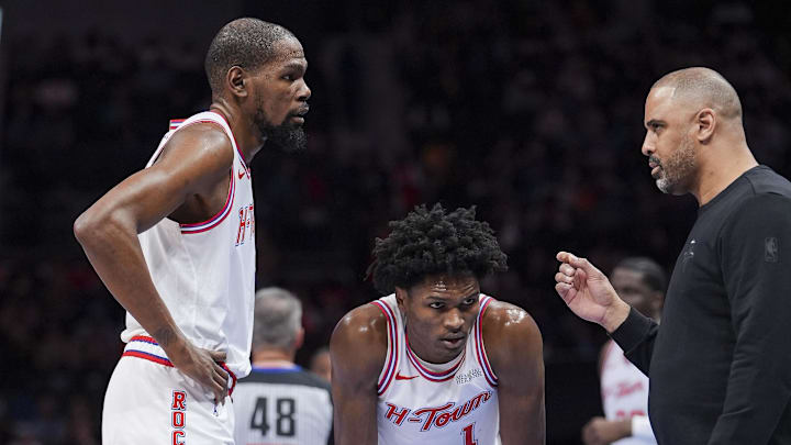 Feb 19, 2026; Charlotte, North Carolina, USA; Houston Rockets head coach Ime Udoka talks with forward Kevin Durant (7) and guard Amen Thompson (1) during the first quarter against the Charlotte Hornets at Spectrum Center. Mandatory Credit: Jim Dedmon-Imagn Images