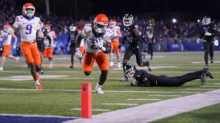 Ashton Jeanty often has opposing tacklers grasping at air, but can he do the same against next-level competition? Ashton Jeanty often has opposing tacklers grasping at air, but can he do the same against next-level competition?