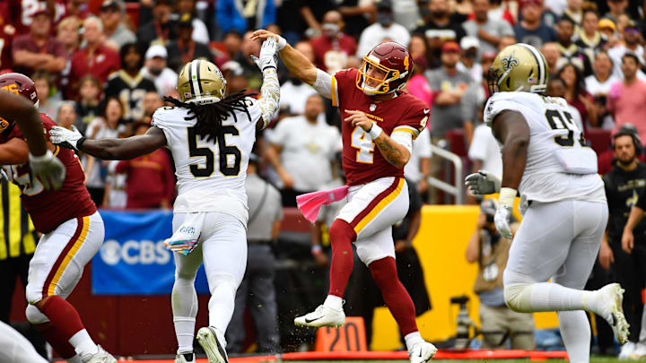 New Orleans Saints linebacker Demario Davis (56) forces a rushed throw against Washington 