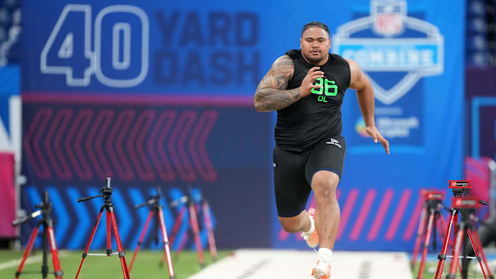 Mar 2, 2025; Indianapolis, IN, USA; Arizona offensive lineman Jonah Savaiinaea (OL36) runs in the 40-yard dash during the 2025 NFL Scouting Combine at Lucas Oil Stadium. Mandatory Credit: Kirby Lee-Imagn Images