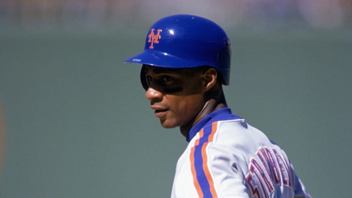 Darryl Strawberry stands on