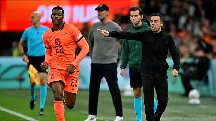 Xavi Hernández (D), técnico de Países Bajos, y Jürgen Klopp (C), técnico de Alemania, en juego de la UEFA Nations League. Xavi Hernández (D), técnico de Países Bajos, y Jürgen Klopp (C), técnico de Alemania, en juego de la UEFA Nations League.