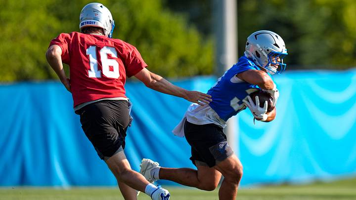 Detroit Lions quarterback Jared Goff (16), hands the ball to running back Sione Vaki (33) at practice during training camp at Meijer Performance Center in Allen Park on Thursday, July 30, 2026. Detroit Lions quarterback Jared Goff (16), hands the ball to running back Sione Vaki (33) at practice during training camp at Meijer Performance Center in Allen Park on Thursday, July 30, 2026.