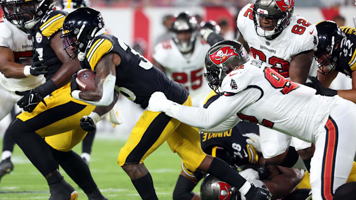 Aug 11, 2023; Tampa, Florida, USA; Pittsburgh Steelers running back Greg Bell (38) runs with the ball as Tampa Bay Buccaneers defensive end William Gholston (92) defends during the second half at Raymond James Stadium. Mandatory Credit: Kim Klement Neitzel-Imagn Images Aug 11, 2023; Tampa, Florida, USA; Pittsburgh Steelers running back Greg Bell (38) runs with the ball as Tampa Bay Buccaneers defensive end William Gholston (92) defends during the second half at Raymond James Stadium. Mandatory Credit: Kim Klement Neitzel-Imagn Images
