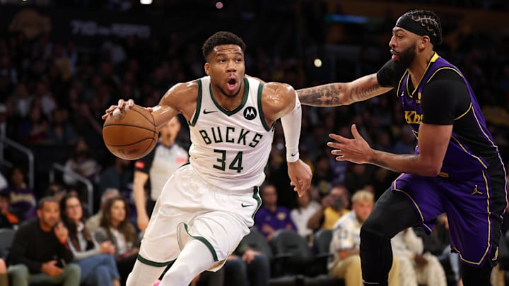 Milwaukee Bucks forward Giannis Antetokounmpo (34).