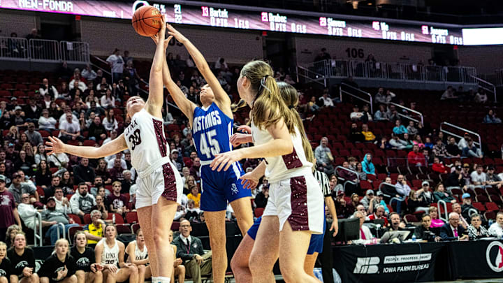 North Linn and Newell-Fonda are two of the top 1A girls teams in the state again this year. North Linn and Newell-Fonda are two of the top 1A girls teams in the state again this year.