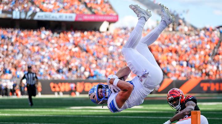 Oct 5, 2025; Cincinnati, Ohio, USA; Detroit Lions tight end Sam LaPorta (87) is upended as he flies into the end zone for a touchdown in the first quarter against the Cincinnati Bengals at Paycor Stadium. Mandatory Credit: Sam Greene-USA TODAY Network via Imagn Images Oct 5, 2025; Cincinnati, Ohio, USA; Detroit Lions tight end Sam LaPorta (87) is upended as he flies into the end zone for a touchdown in the first quarter against the Cincinnati Bengals at Paycor Stadium. Mandatory Credit: Sam Greene-USA TODAY Network via Imagn Images