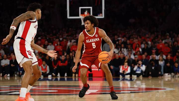 Alabama forward Amari Allen (5) in action against Saint John's at Madison Square Garden in New York, NY on Saturday, Nov 8, 2025.