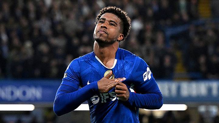 Man Utd's Midfield Crisis Solution Sits Ready to Escape Chelsea