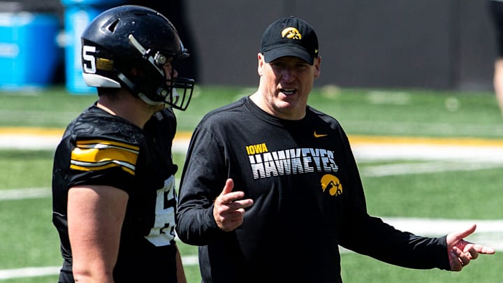 Iowa offensive line coach George Barnett, right, talks with center Tyler Linderbaum during the final Hawkeyes spring football practice of the season, Saturday, May 1, 2021, at Kinnick Stadium in Iowa City, Iowa.
210501 Ia Spring Fb 092 Jpg Iowa offensive line coach George Barnett, right, talks with center Tyler Linderbaum during the final Hawkeyes spring football practice of the season, Saturday, May 1, 2021, at Kinnick Stadium in Iowa City, Iowa.
210501 Ia Spring Fb 092 Jpg