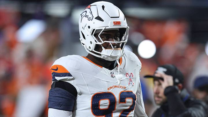 KANSAS CITY, MO - DECEMBER 25: Denver Broncos linebacker Dondrea Tillman 92 before a Christmas Day NFL, American Football Herren, USA game between the Denver Broncos and Kansas City Chiefs on December 25, 2025 at GEHA Field at Arrowhead Stadium in Kansas City, MO. KANSAS CITY, MO - DECEMBER 25: Denver Broncos linebacker Dondrea Tillman 92 before a Christmas Day NFL, American Football Herren, USA game between the Denver Broncos and Kansas City Chiefs on December 25, 2025 at GEHA Field at Arrowhead Stadium in Kansas City, MO.
