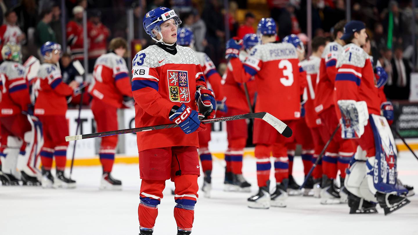Czech Republic Dominates Denmark 7-2 in World Juniors
