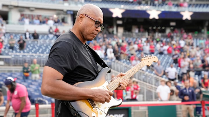 Bernie Williams comenzó a tocar la guitarra a los siete años y mientras jugaba con los Yankees de Nueva York lanzó su primer álbum