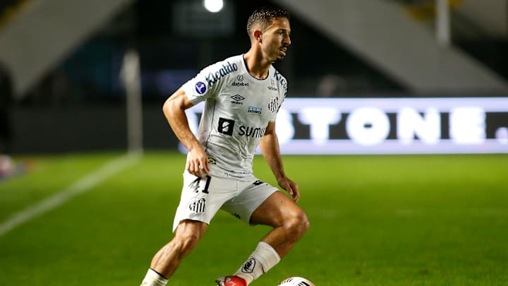 Jean Mota está de saída do Santos