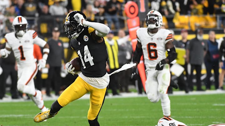 Sep 18, 2023; Pittsburgh, Pennsylvania, USA;  Pittsburgh Steelers wide receiver George Pickens (14) runs for a touchdown in the second quarter in a game against the Cleveland Browns at Acrisure Stadium. Mandatory Credit: Philip G. Pavely-Imagn Images