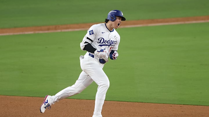 World Series - Toronto Blue Jays v Los Angeles Dodgers - Game Three World Series - Toronto Blue Jays v Los Angeles Dodgers - Game Three