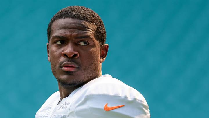 Aug 8, 2026; Miami Gardens, FL, USA; Miami Dolphins running back De'von Achane (28) looks on from the field during practice at Hard Rock Stadium. Aug 8, 2026; Miami Gardens, FL, USA; Miami Dolphins running back De'von Achane (28) looks on from the field during practice at Hard Rock Stadium.