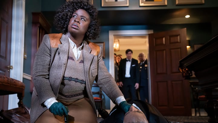 The Residence. (L to R) Uzo Aduba as Cordelia Cupp, Giancarlo Esposito as A.B. Wynter, Susan Kelechi Watson as Jasmine Haney, Ken Marino as Harry Hollinger, Isiah Whitlock Jr. as Larry Dokes in episode 101 of The Residence