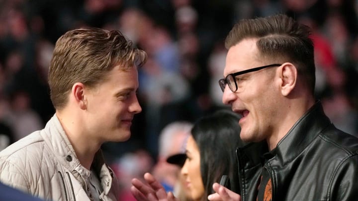 Columbus, Ohio, USA; Cincinnati Bengals quarterback Joe Burrow talks with two-time UFC heavyweight champion Stipe Miocic of Cleveland during UFC Fight Night at Nationwide Arena in Columbus on Saturday night.
Sports Ufc Fight Night Columbus Blaydes Daukaus Columbus, Ohio, USA; Cincinnati Bengals quarterback Joe Burrow talks with two-time UFC heavyweight champion Stipe Miocic of Cleveland during UFC Fight Night at Nationwide Arena in Columbus on Saturday night.
Sports Ufc Fight Night Columbus Blaydes Daukaus