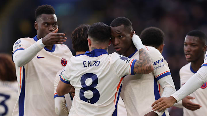 Chelsea eased to victory over Leicester