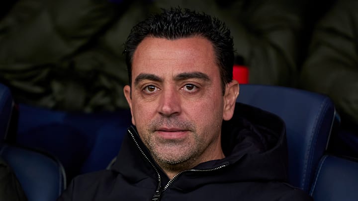 Xavi Hernandez a dû sortir un joueur.