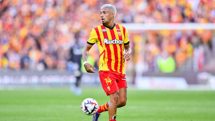 Le défenseur argentin devrait quitter le club artésien durant ce mercato.