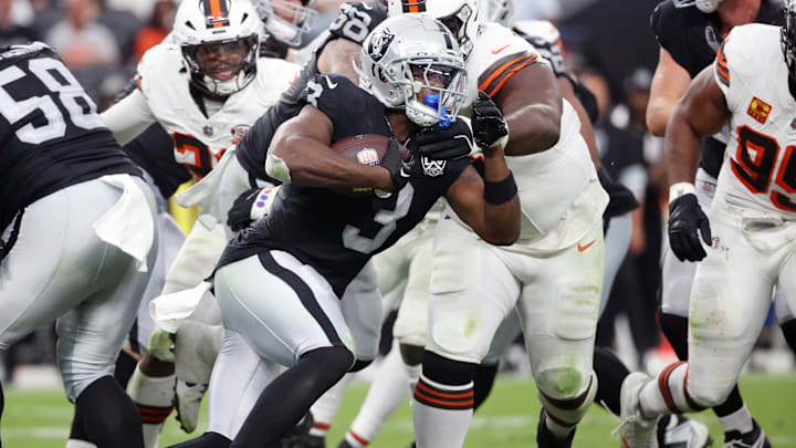 Cleveland Browns v Las Vegas Raiders