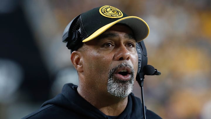 Sep 18, 2023; Pittsburgh, Pennsylvania, USA;  Pittsburgh Steelers defensive coordinator Teryl Austin on the sidelines against the Cleveland Browns at Acrisure Stadium. Mandatory Credit: Charles LeClaire-Imagn Images