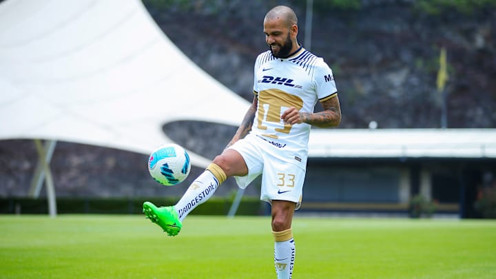 Dani Alves ganó la Champions League tres veces y ahora estará en la Liga MX