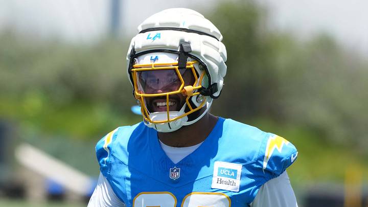 Jun 17, 2026; El Segundo, CA, USA; Los Angeles Chargers linebacker Akheem Mesidor (90) uring minicamp at The Bolt. Mandatory Credit: Kirby Lee-Imagn Images