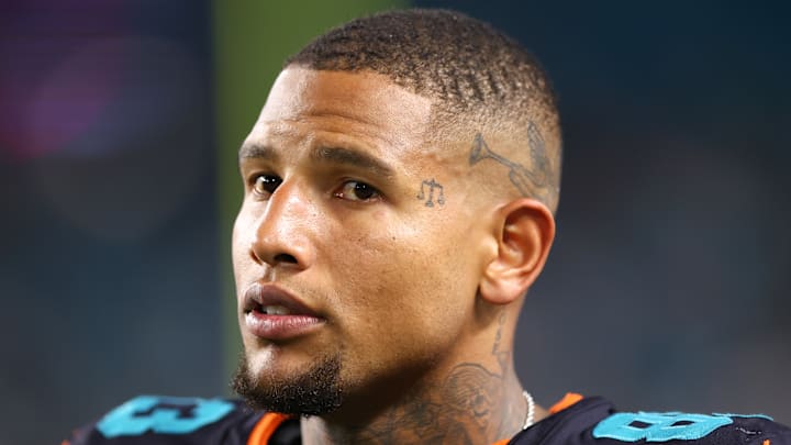 Miami Dolphins tight end Darren Waller
