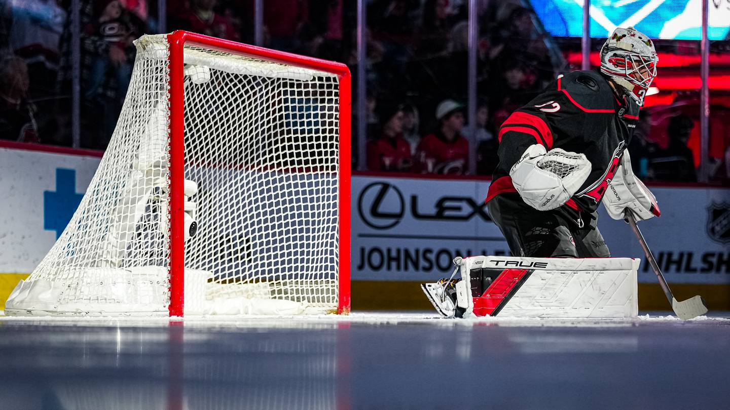 Hurricanes Extend Winning Streak, Defeat Sabres 2-1