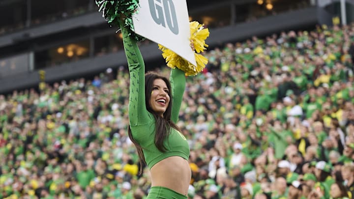 Oregon ducks uniforms wisconsin badgers autzen stadium color dans wear nike tie die dante more dan lanning watch tv odds parking preview