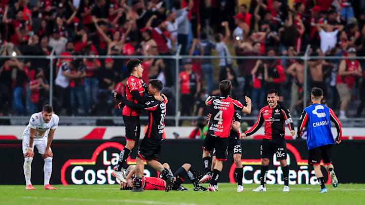 Jugadores del Atlas celebran un su pase a la gran final.