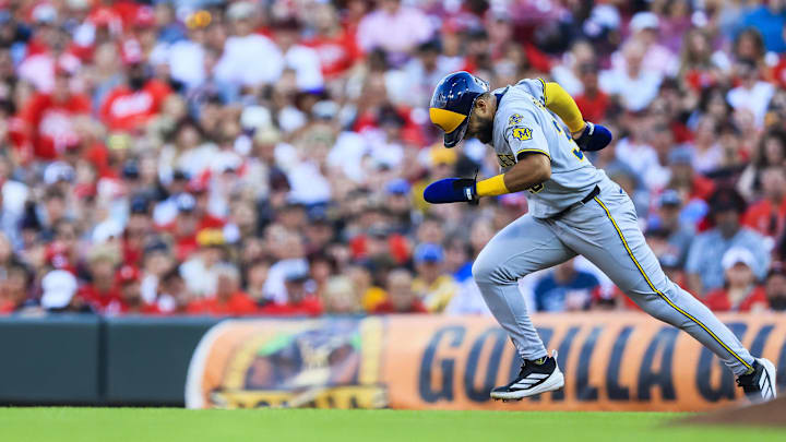 Aug 16, 2025; Cincinnati, Ohio, USA; Milwaukee Brewers outfielder Steward Berroa (35) steals second in the second inning against the Cincinnati Reds at Great American Ball Park. Mandatory Credit: Katie Stratman-Imagn Images