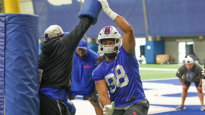 Buffalo Bills defensive tackle T.J. Sanders (98) trains during Buffalo Bills Minicamp. Buffalo Bills defensive tackle T.J. Sanders (98) trains during Buffalo Bills Minicamp.